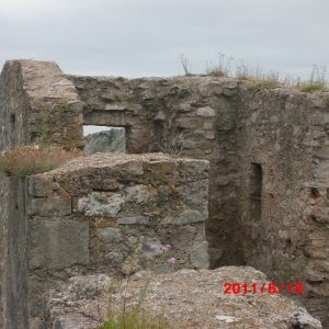 18.6.2011 12:29, autor: Matej Jankovič / hrad Hainburg-hradby